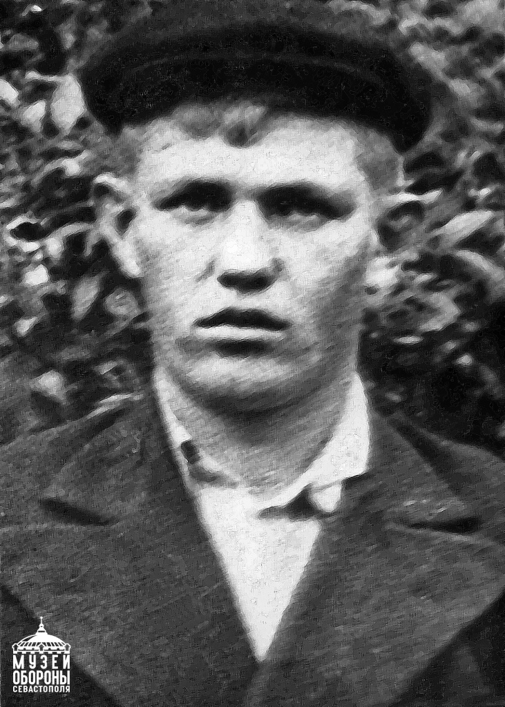 8. Костиков Леня (1927-2002). Фото 1942 г..jpg