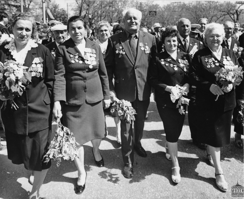 Bib52Q-BYrM.jpg Bib52Q-BYrM.jpg