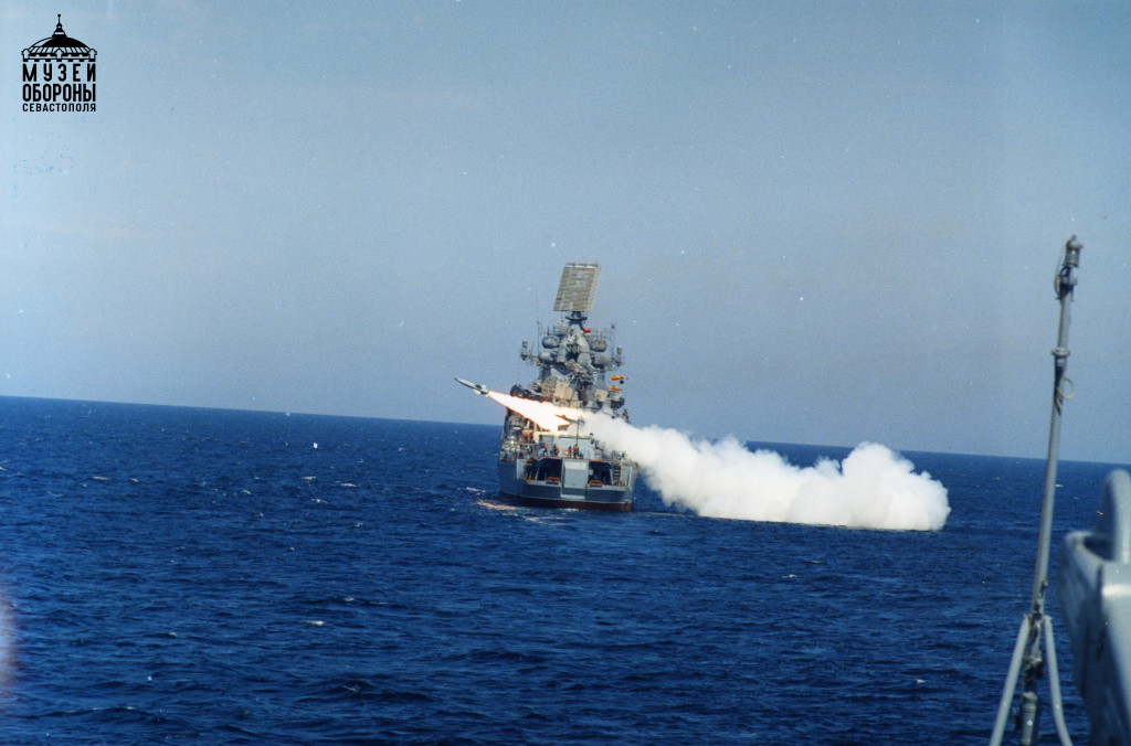 Пуск ракеты БПК Керчь 1997 г. Фото А.jpg Пуск ракеты БПК Керчь 1997 г. Фото А.jpg