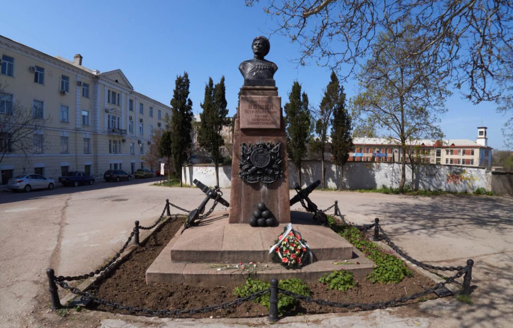 4.Памятник матросу Кошке в Севастополе. изображение из открытых источников.jpg