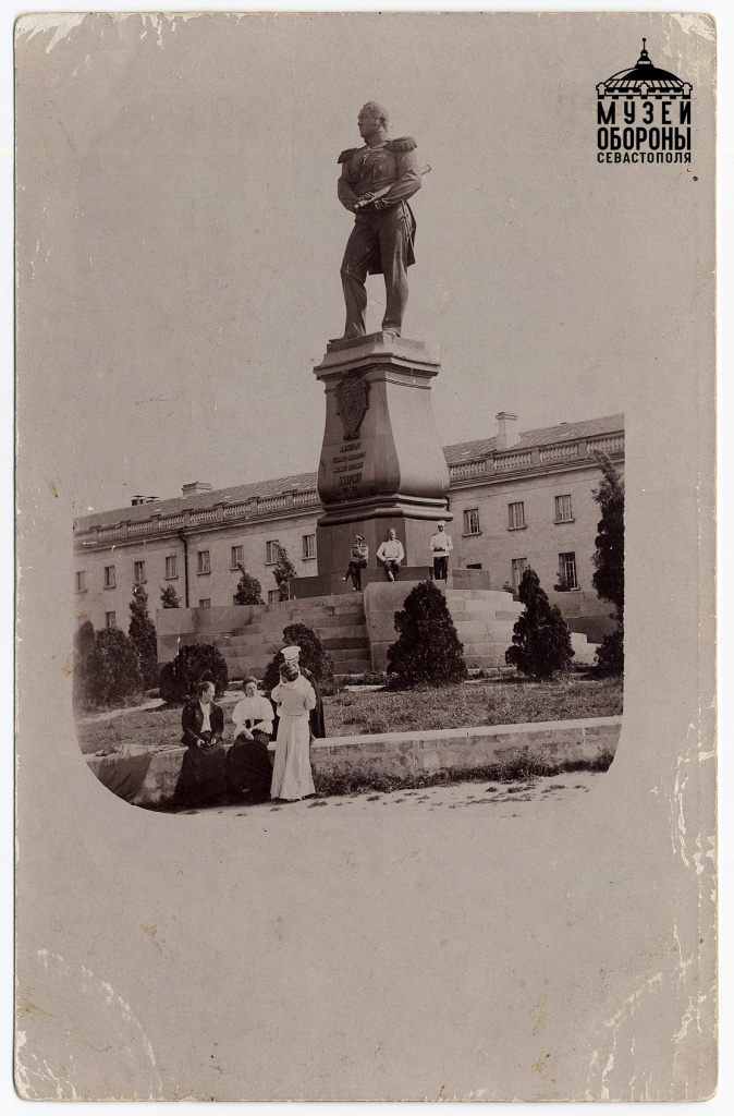 4 Памятник Лазареву 1867 г..jpg