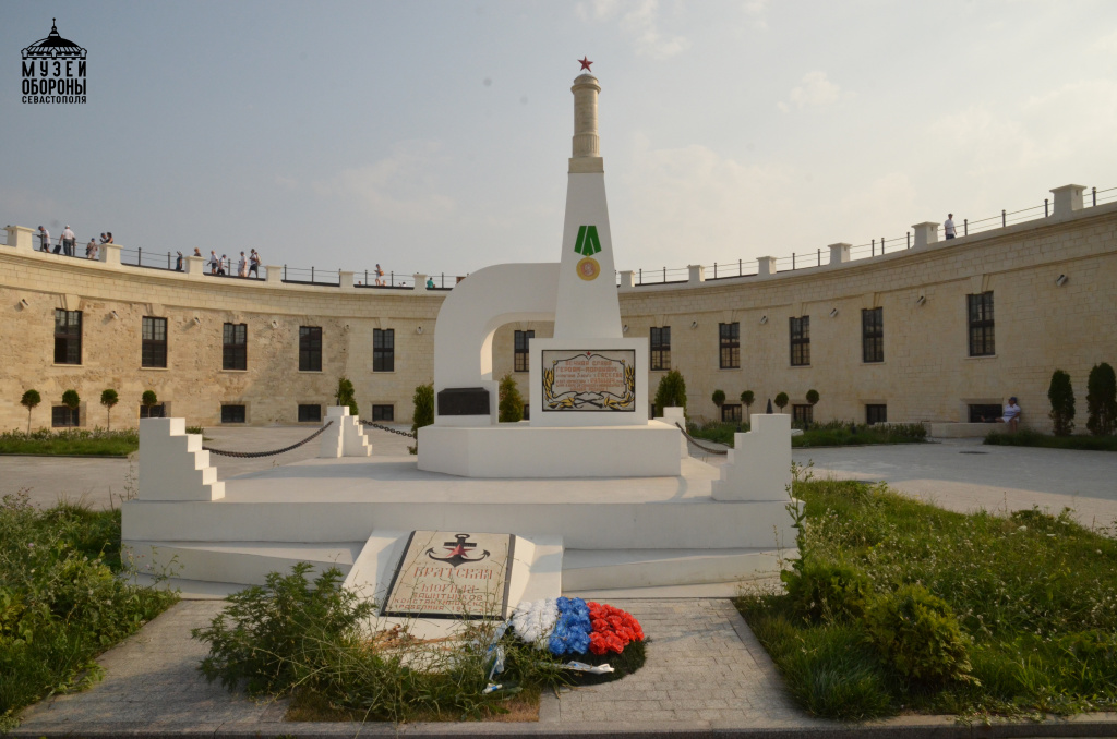 6. Обельск героям обороны Севастополя 1941-1942 гг..JPG