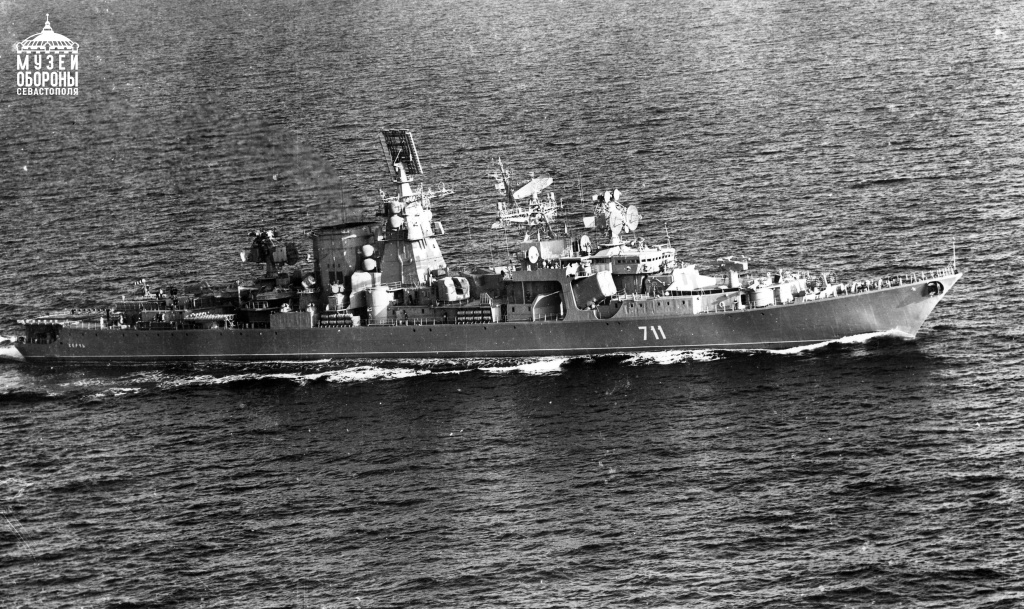 БПК Керчь, флагман ЧФ, в открытом море 1990-е гг.jpg БПК Керчь, флагман ЧФ, в открытом море 1990-е гг.jpg