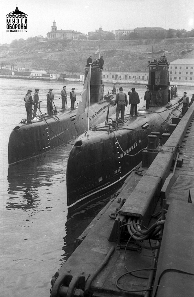 Подводные лодки 613-го проекта ЧФ. 1970-е гг. Фото из фондов Музея обороны Севастополя.jpg